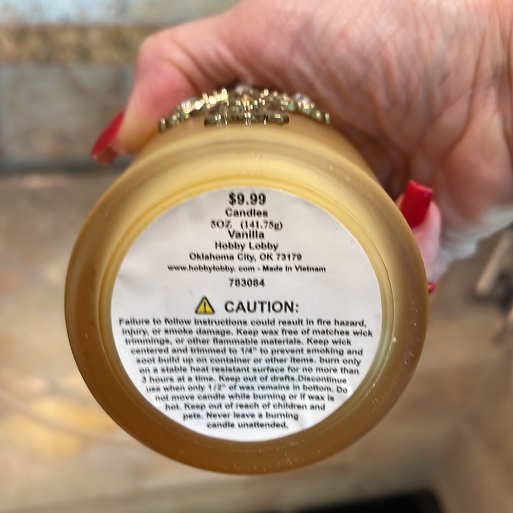 NWOT Adorably cute and classy vanilla scented candle w beautiful, delicate cross - Picture 3 of 7